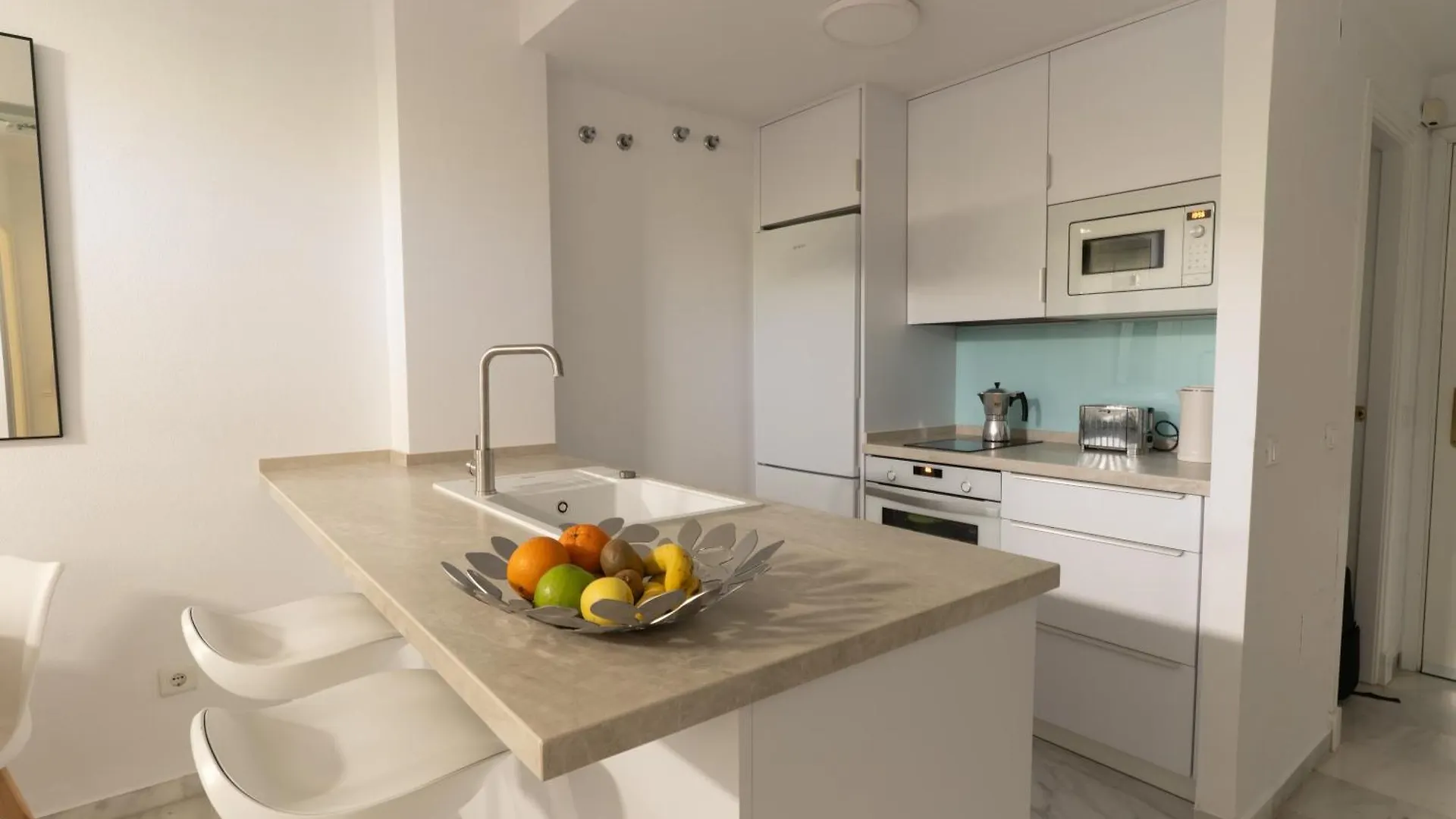 Aqua Apartment - 2 Bedrooms, Terrace & Pool - Benalmadena Beach