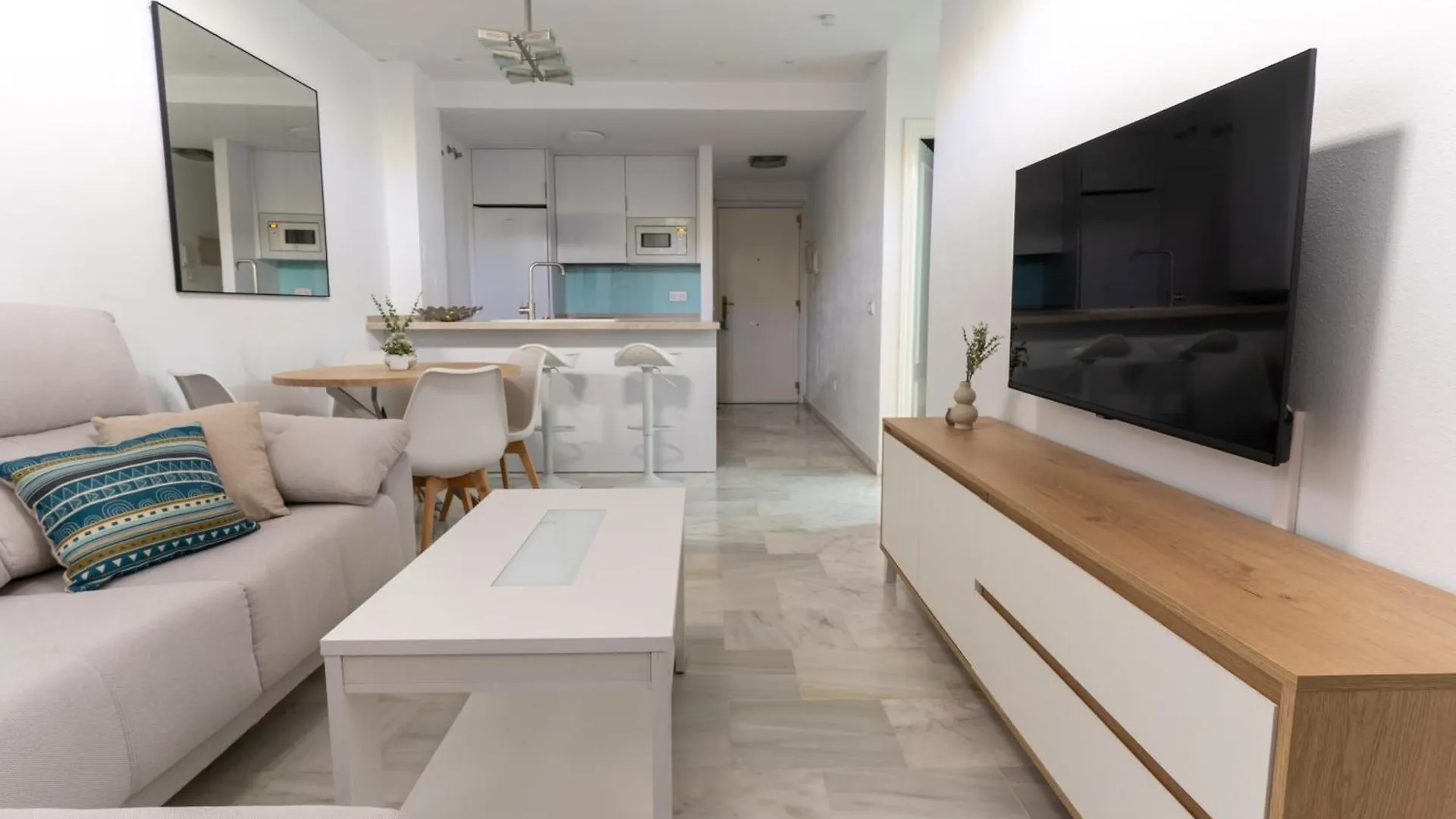 Aqua Apartment - 2 Bedrooms, Terrace & Pool - Benalmadena Beach