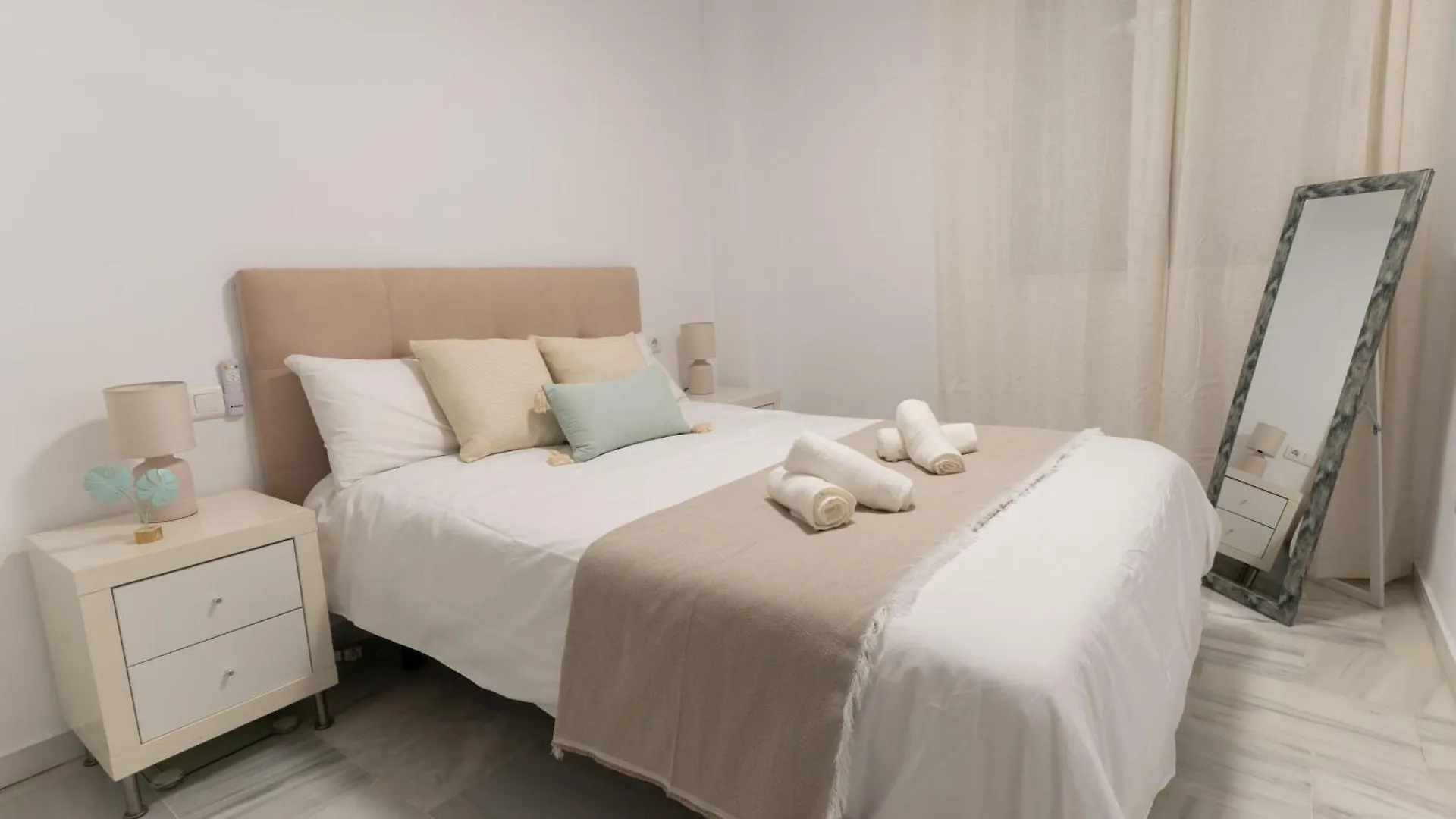 Aqua Apartment - 2 Bedrooms, Terrace & Pool - Benalmadena Beach 0*,  Spanyolország